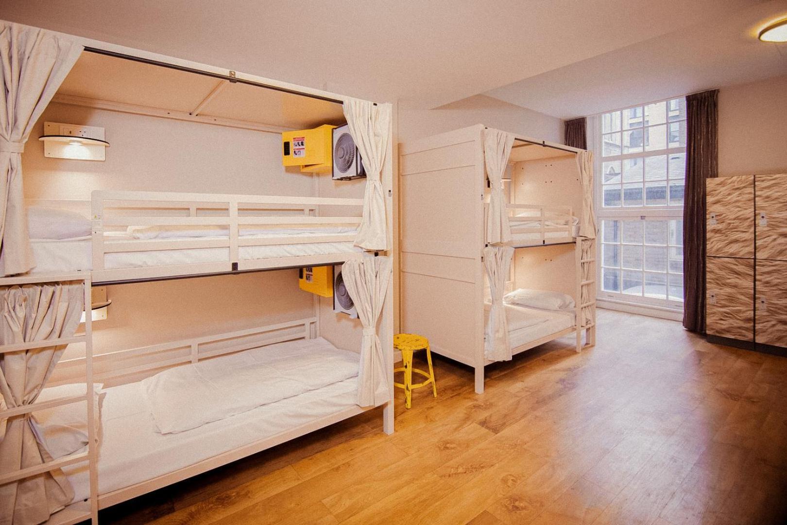 Cama em Dormitório Misto com 4 Camas