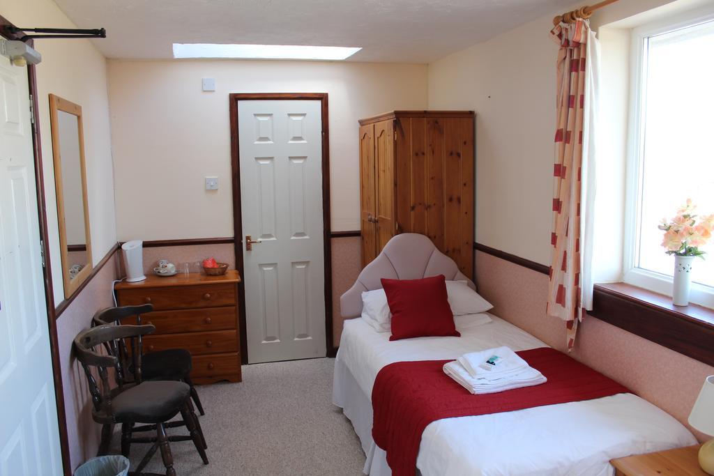 Twin Room with Private Bathroom