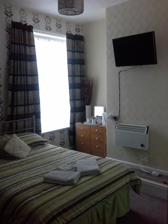 Family Room with Shower,227466986:JPEG