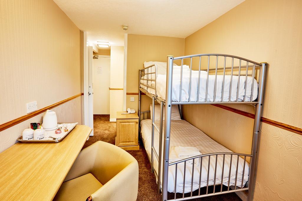 Family Room (3 Adults + 1 Child)