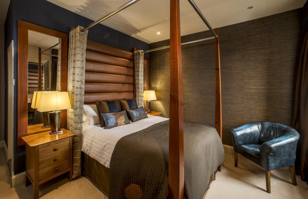 Double Room Four Poster Bed,342726223:JPEG