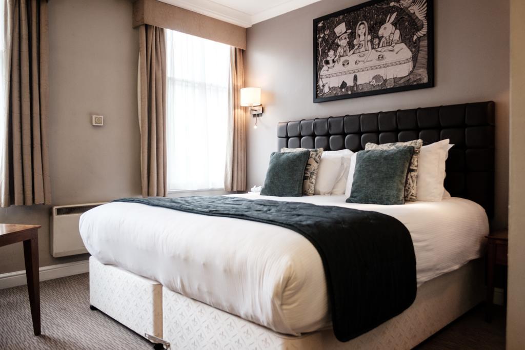 Quarto com Cama de Casal ou 2 de Solteiro