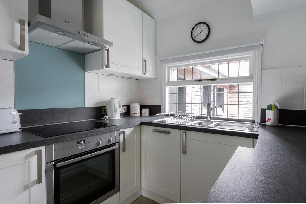Two-Bedroom Apartment Flat H