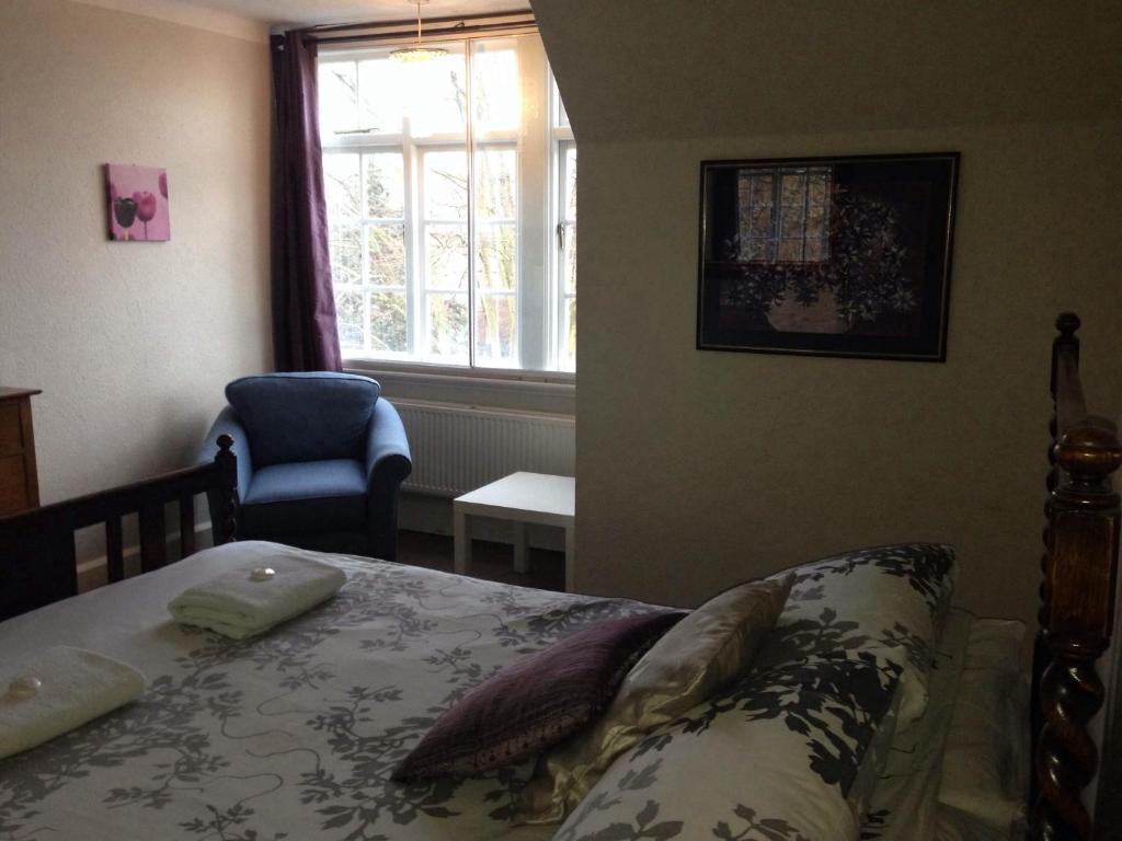Twin Room with Shared Bathroom