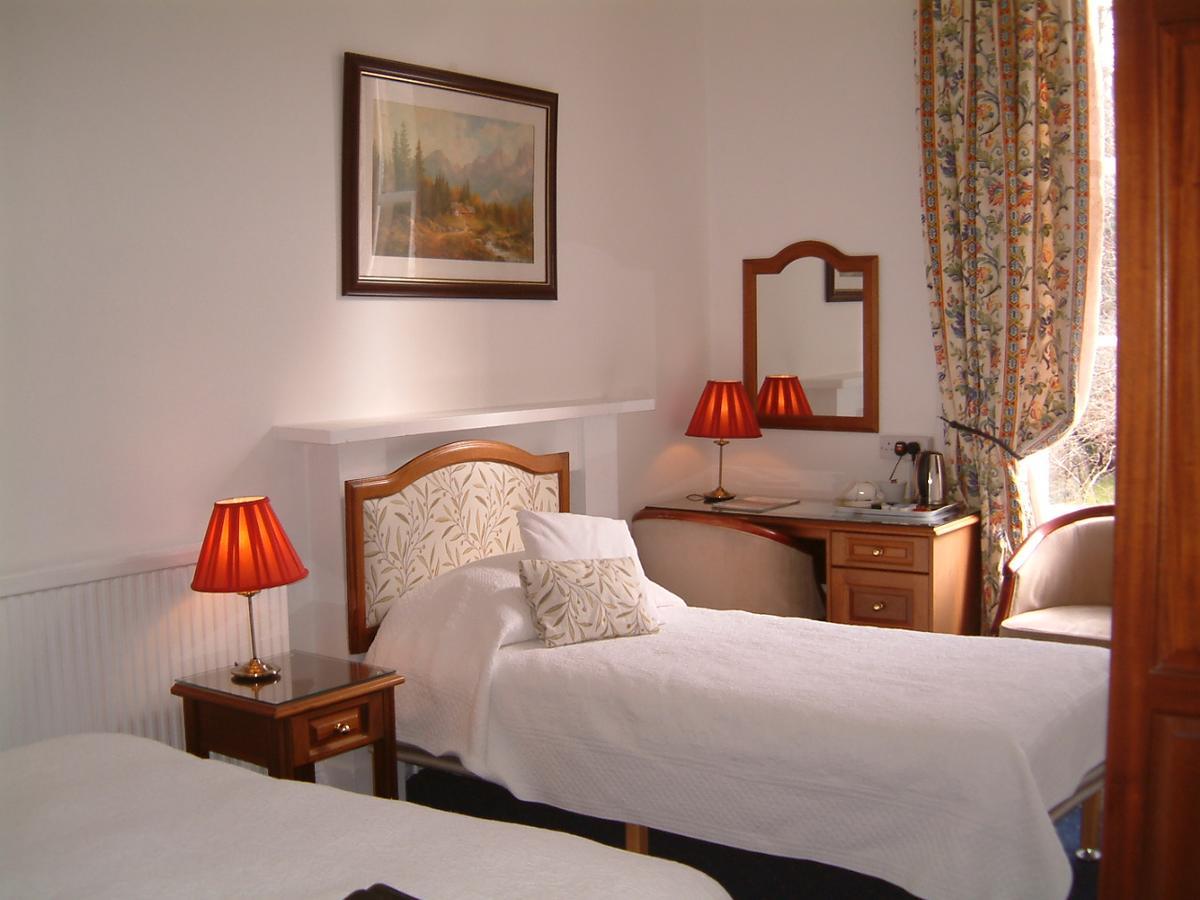 Quarto com Cama de Casal ou 2 de Solteiro