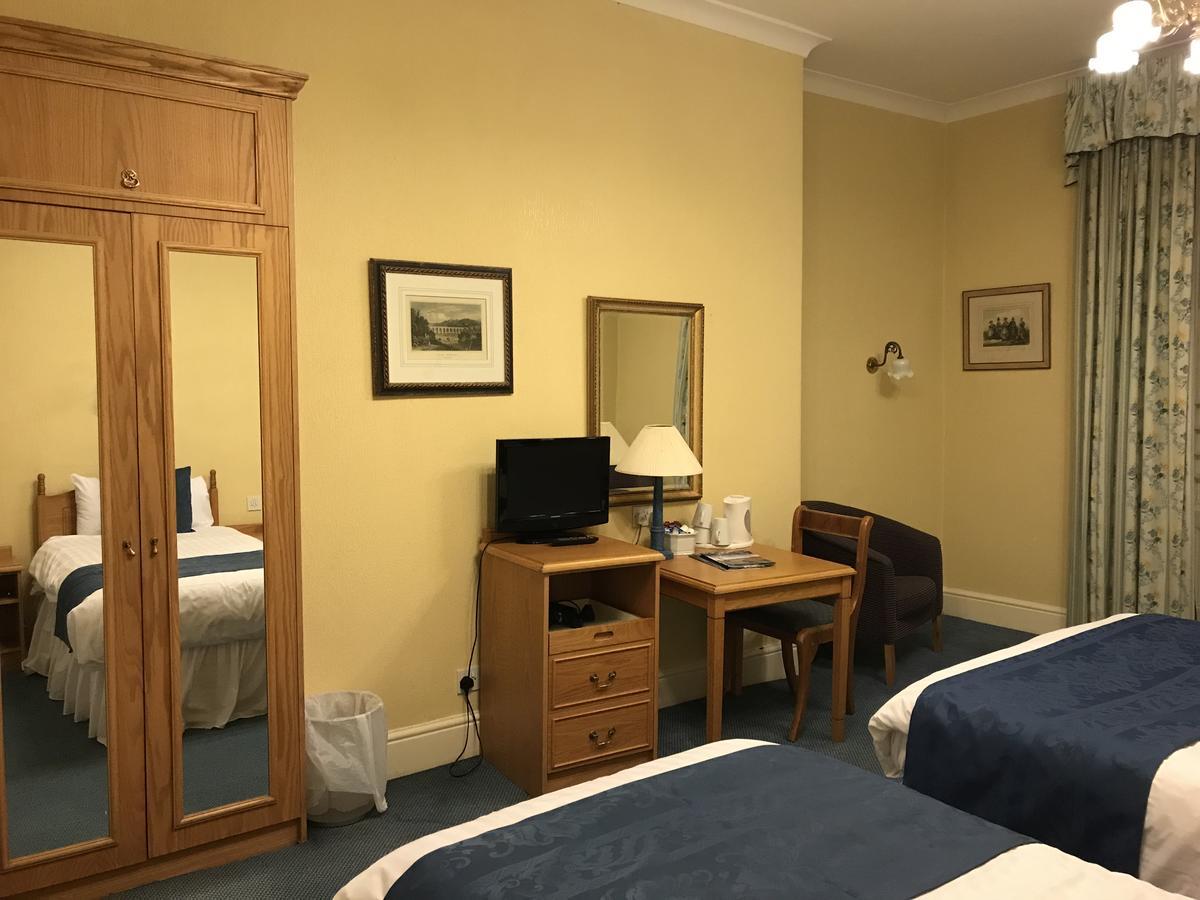 Family Room (2 Adults + 2 Children)