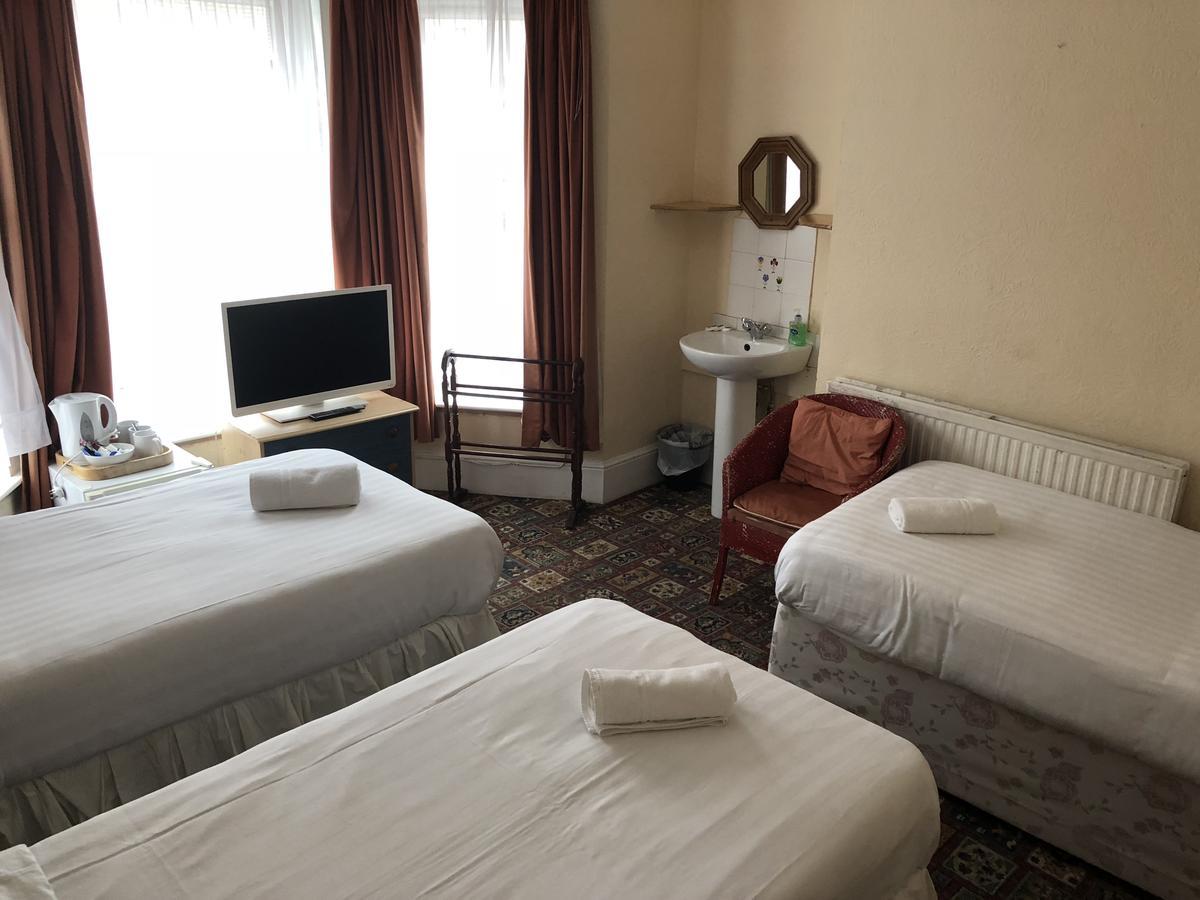 Triple Room with Shared Bathroom