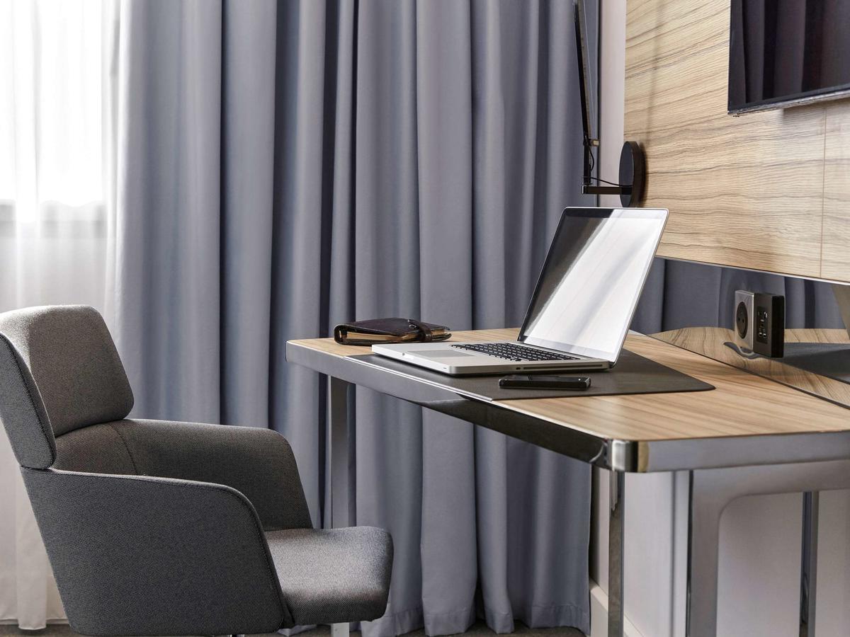 Executive Queen Room with Sofa