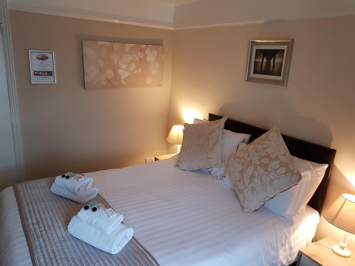 Double Room with Shower No. 12
