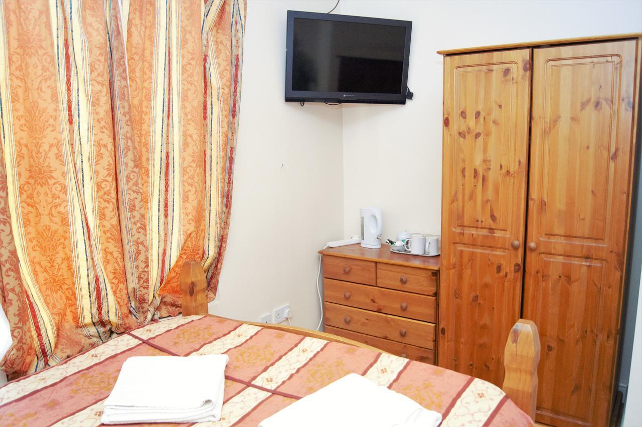 Family Room (2 Adults + 1 Children)