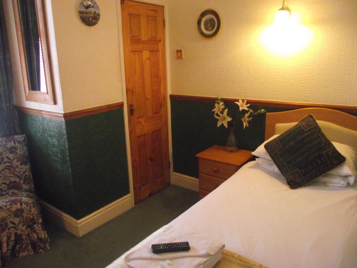 Single Room,663295785:JPEG