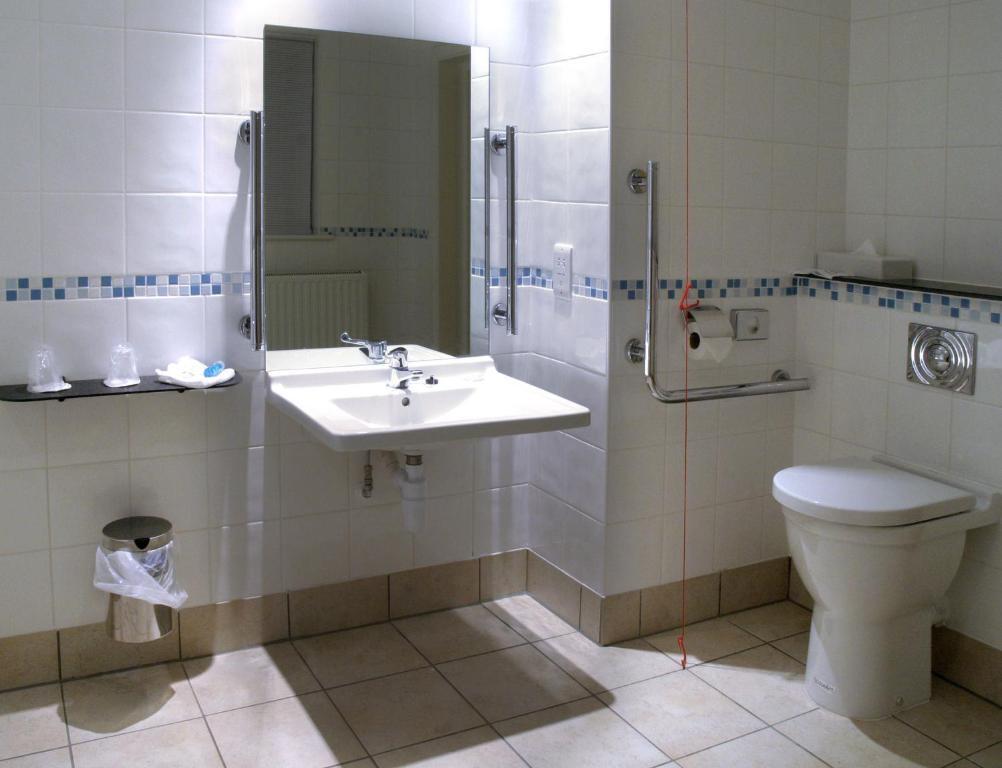 Double Room with Mobility Accessible Roll In Shower