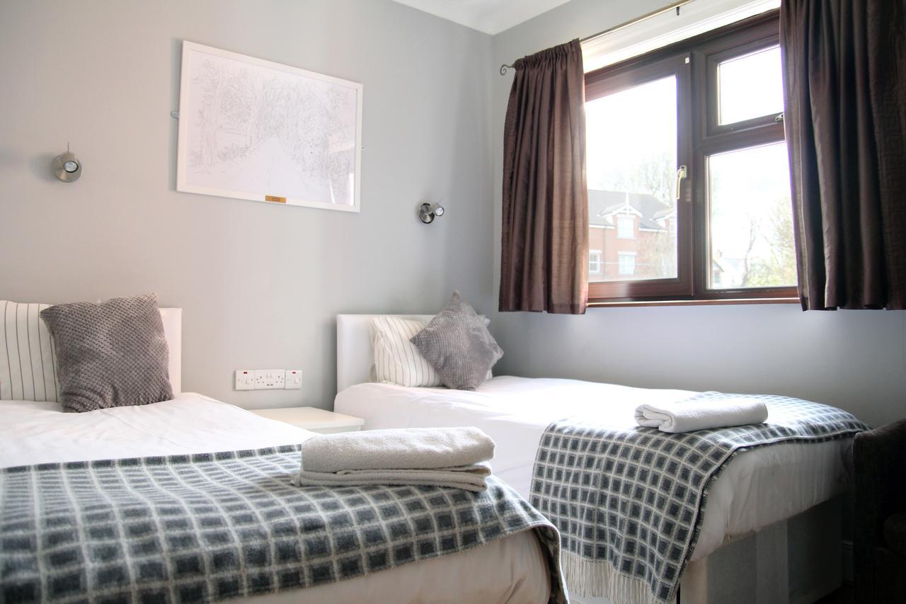 Twin Room with Private Bathroom