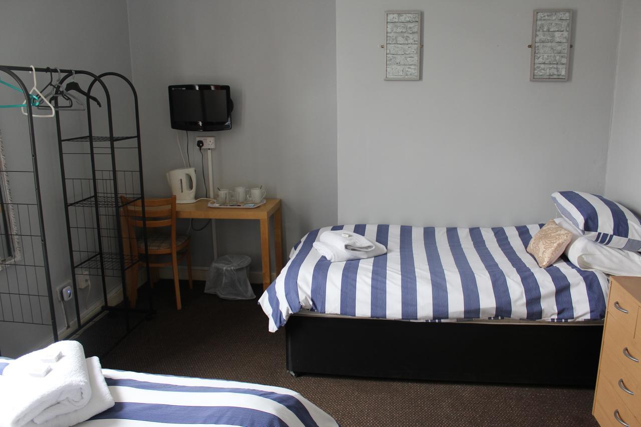 Triple Room with Shared Bathroom