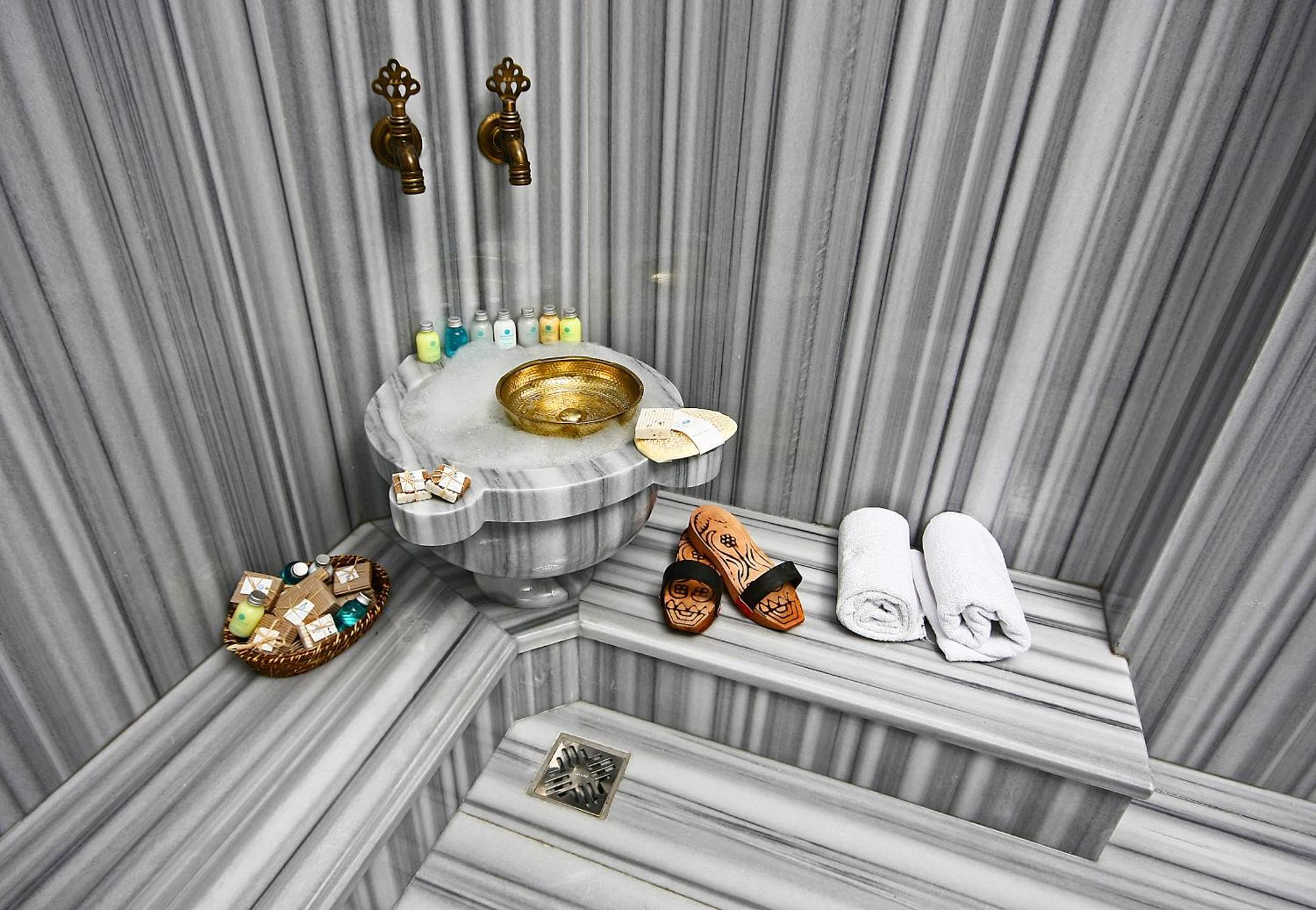 Twin Room with Shared Bathroom