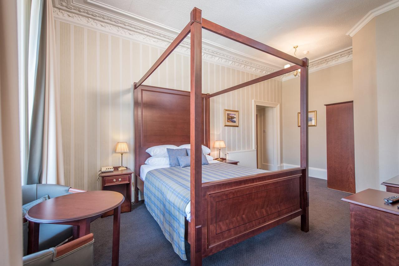 Doppelzimmer mit Himmelbett