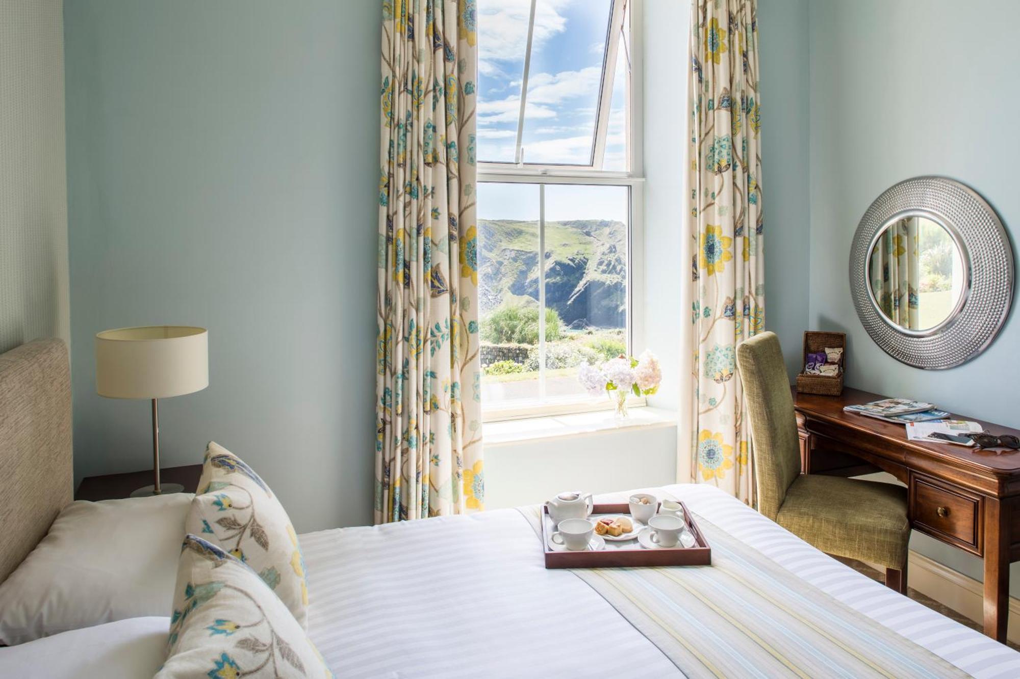 Double Room with Partial Sea View