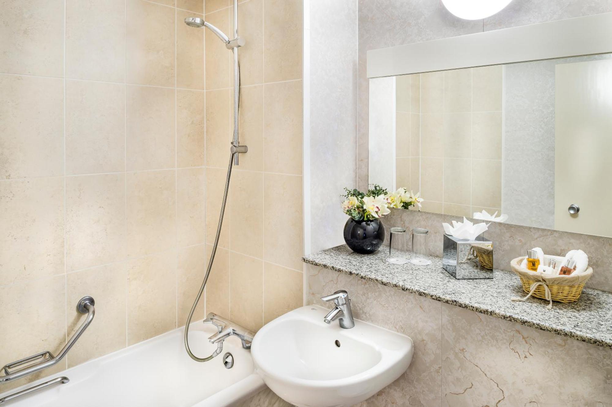 Quarto VIP com 2 Camas de Solteiro