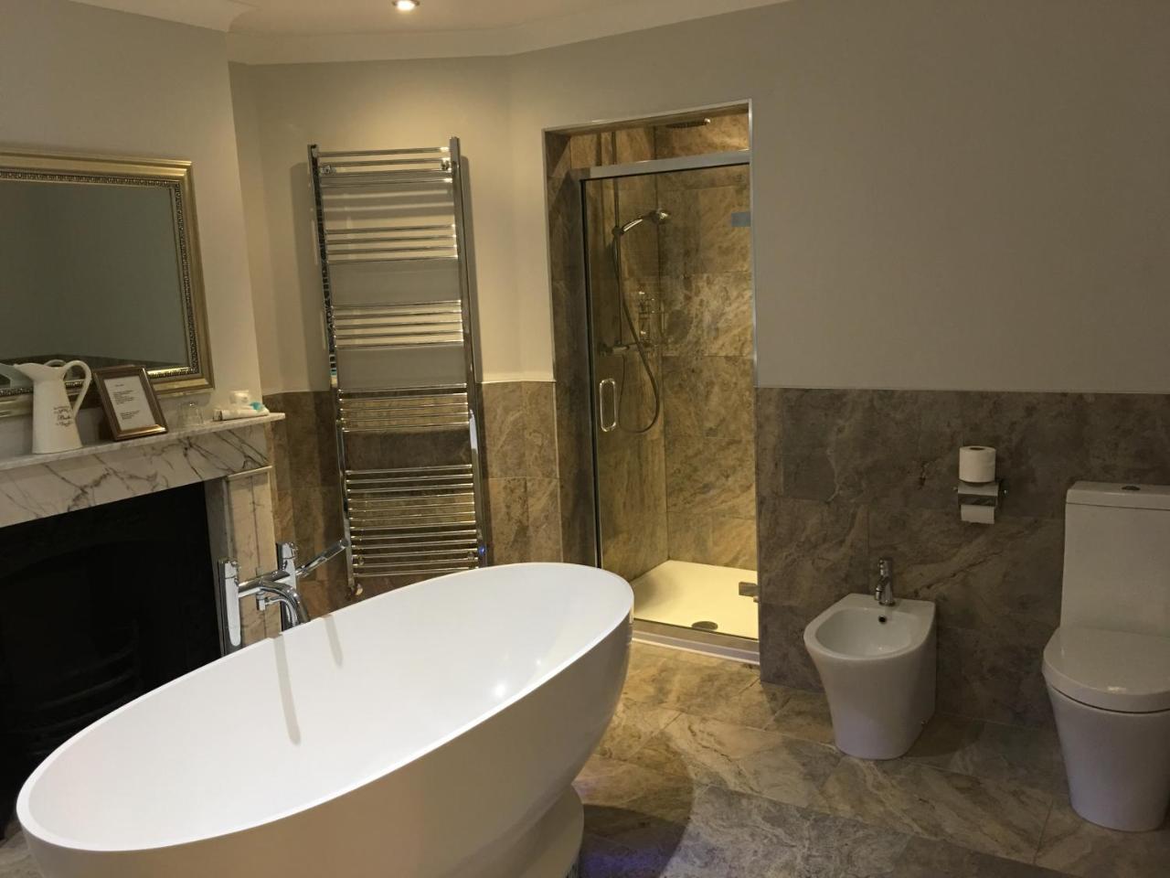 Deluxe King Room,719384647:JPEG
