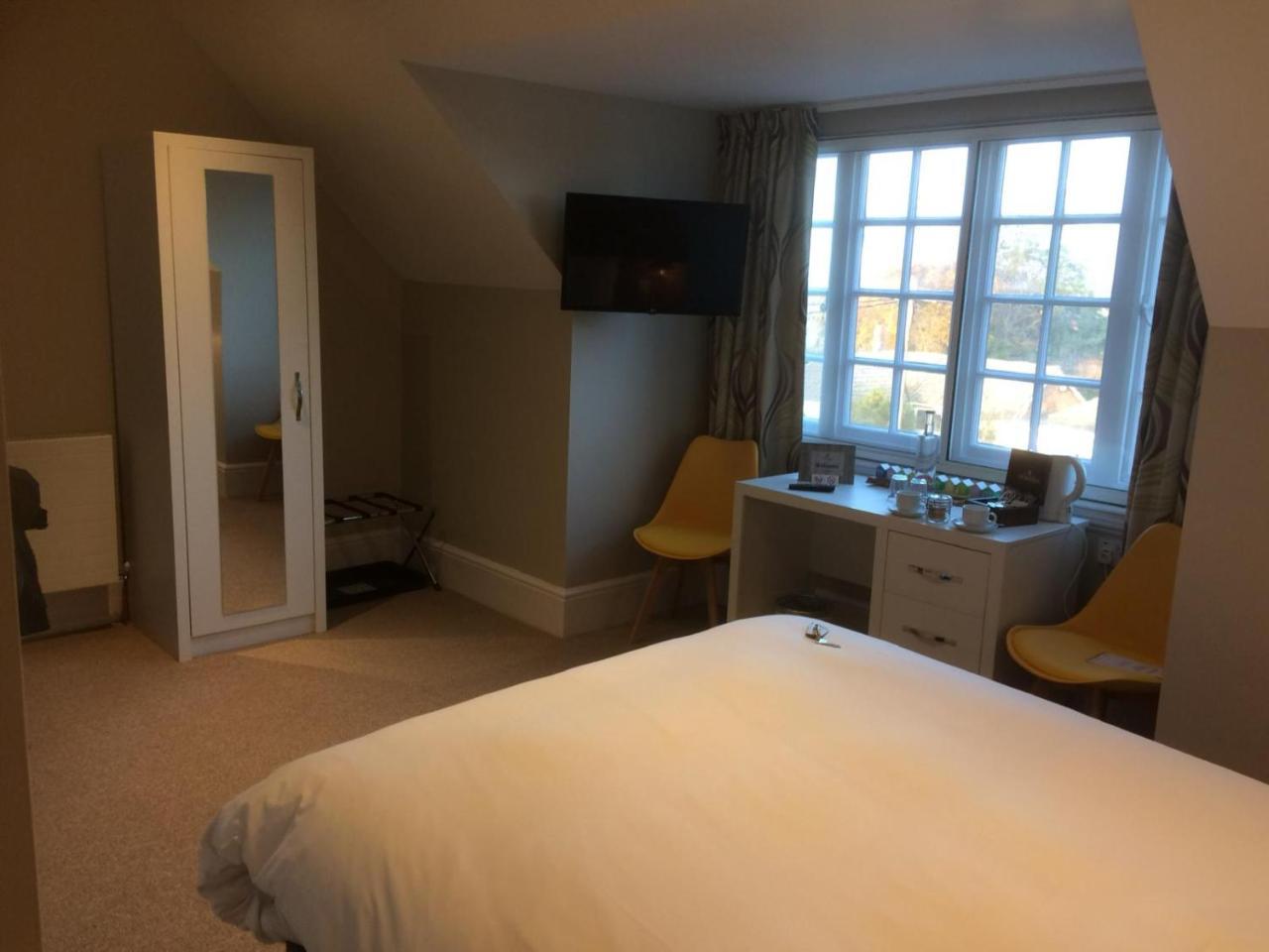 Classic Double with Shower Only Ensuite