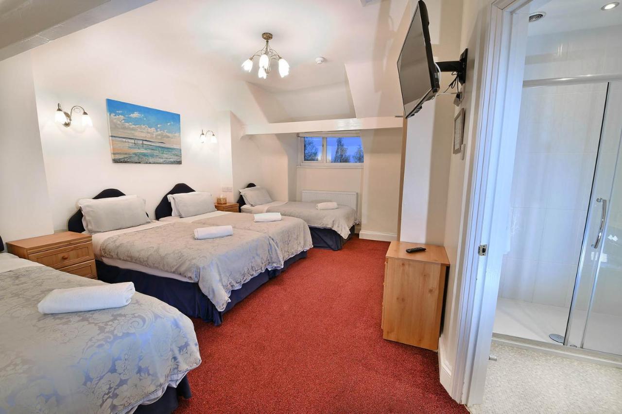 Quadruple Room with Private Bathroom
