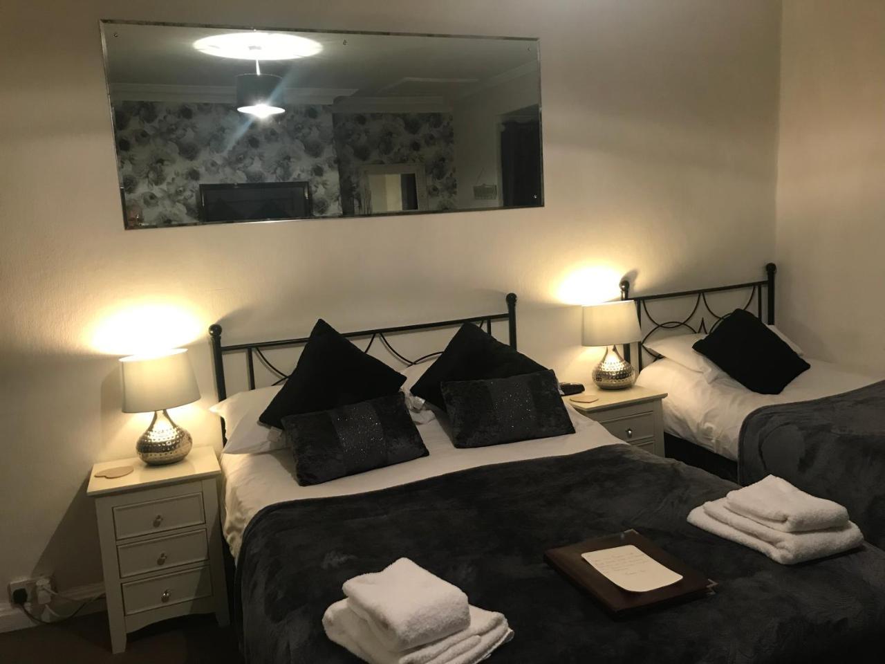 Grote Kamer met 2 Bedden