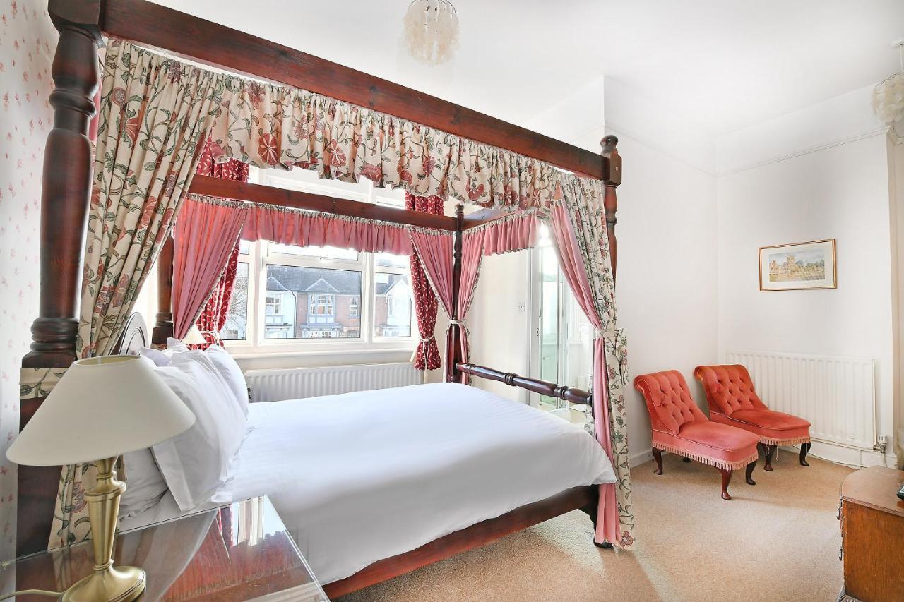 Double Room with Four Poster Bed