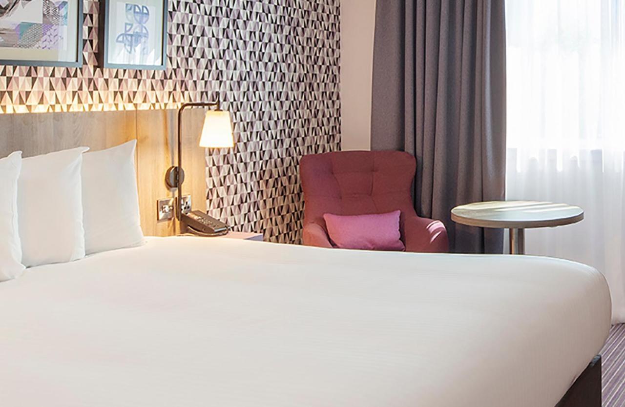 Standard Room with King Bed and Single Bed