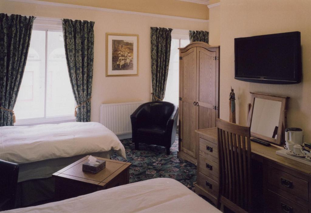 Family Room (2 Adults + 1 Child)