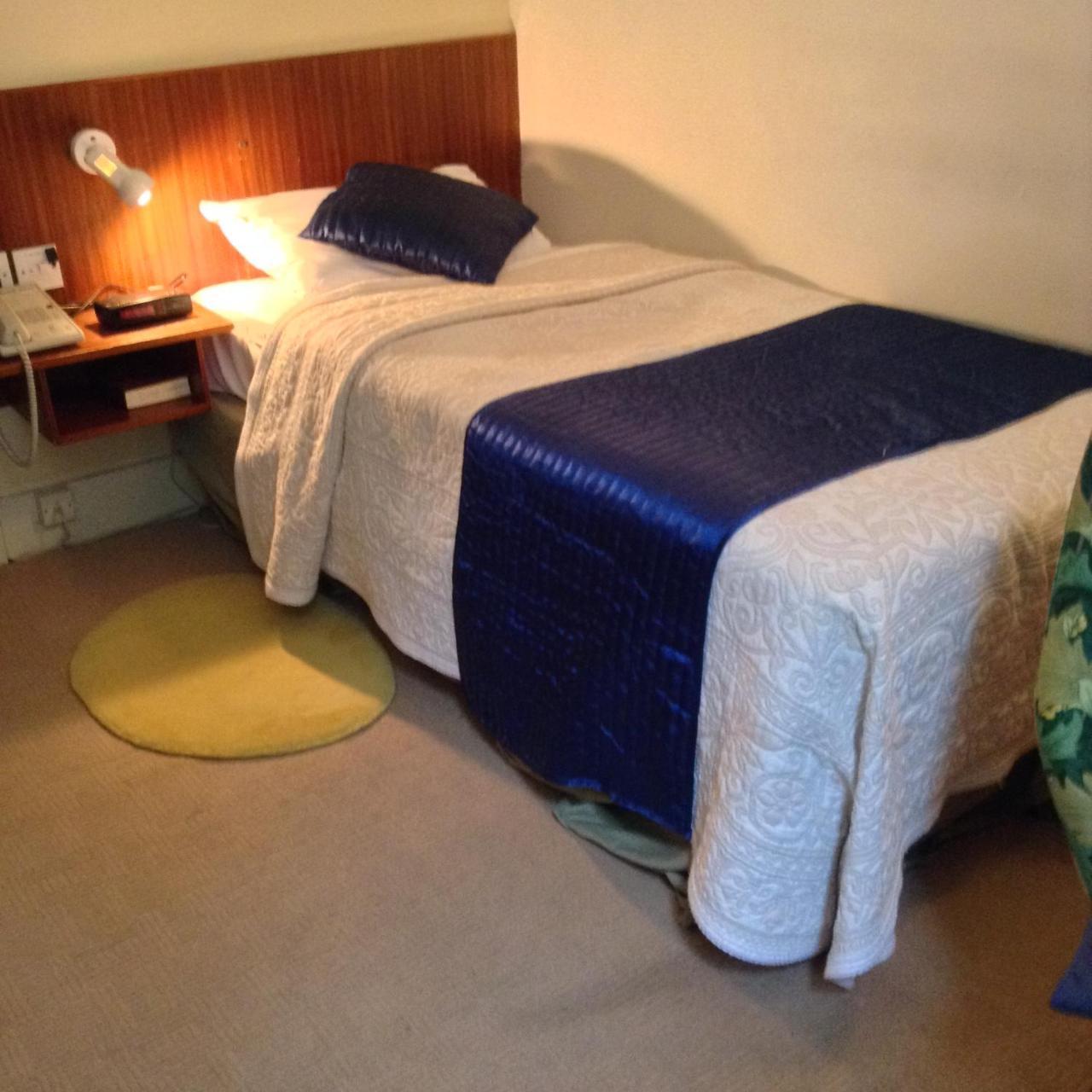 Standard Single Room Ensuite Bathroom,983584123:JPEG