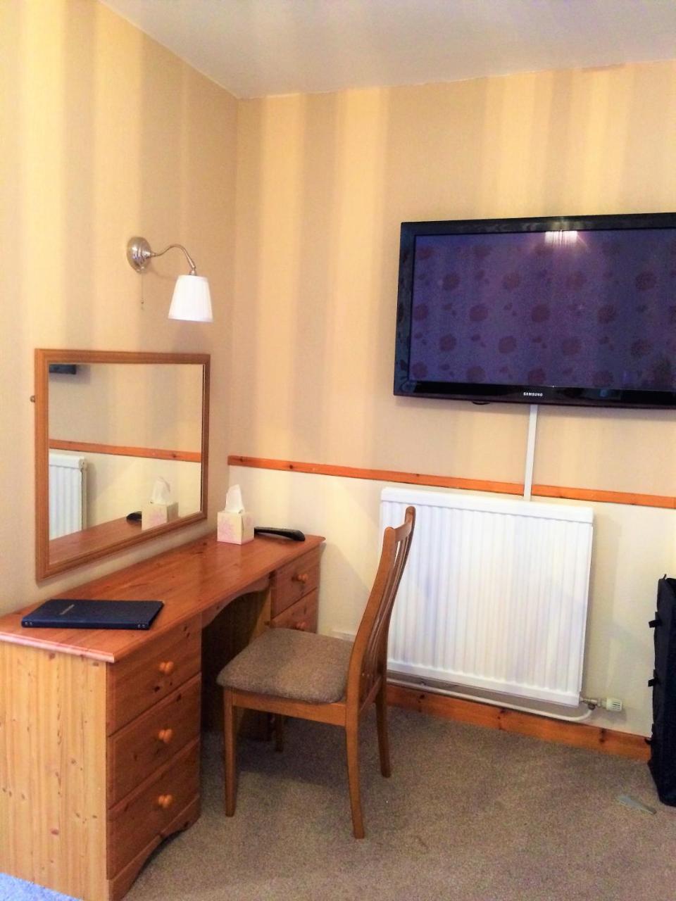 Family Room (2 Adults + 1 Child)