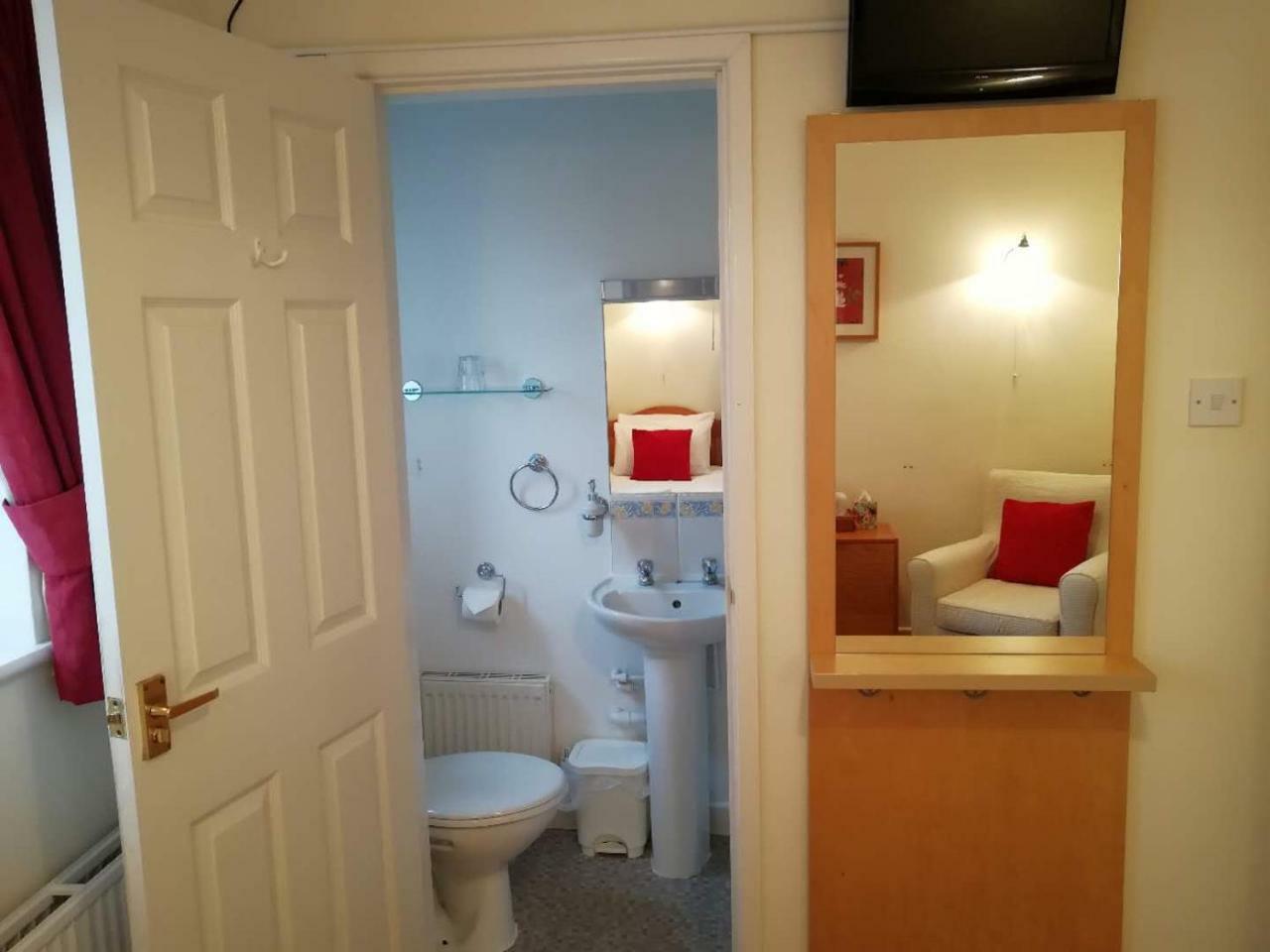 Single Room,778846803:JPEG