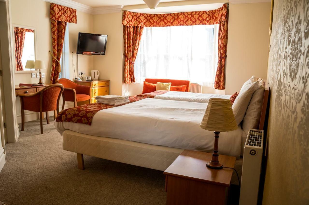 Family Room (2 Adults + 2 Children)