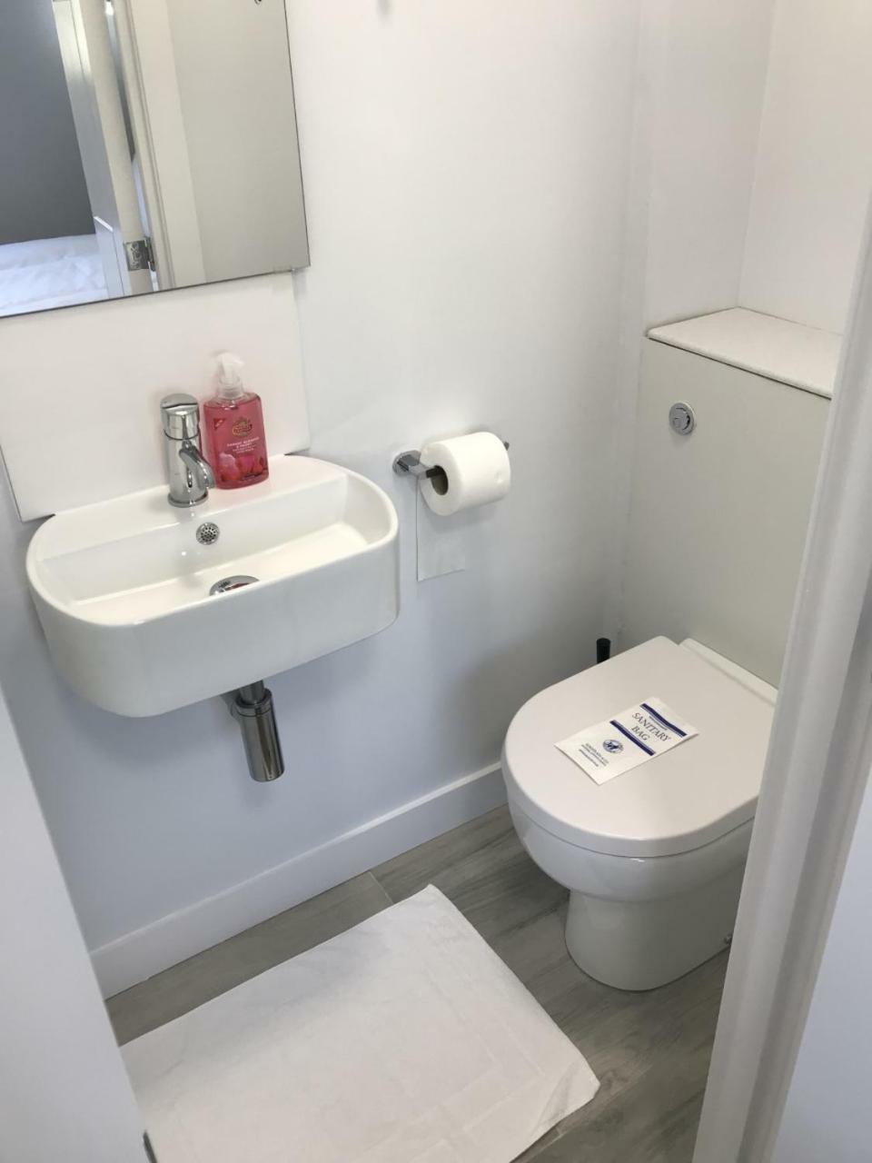 Small Double Room - No Shower