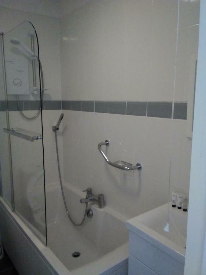 Twin Room with Private Bathroom