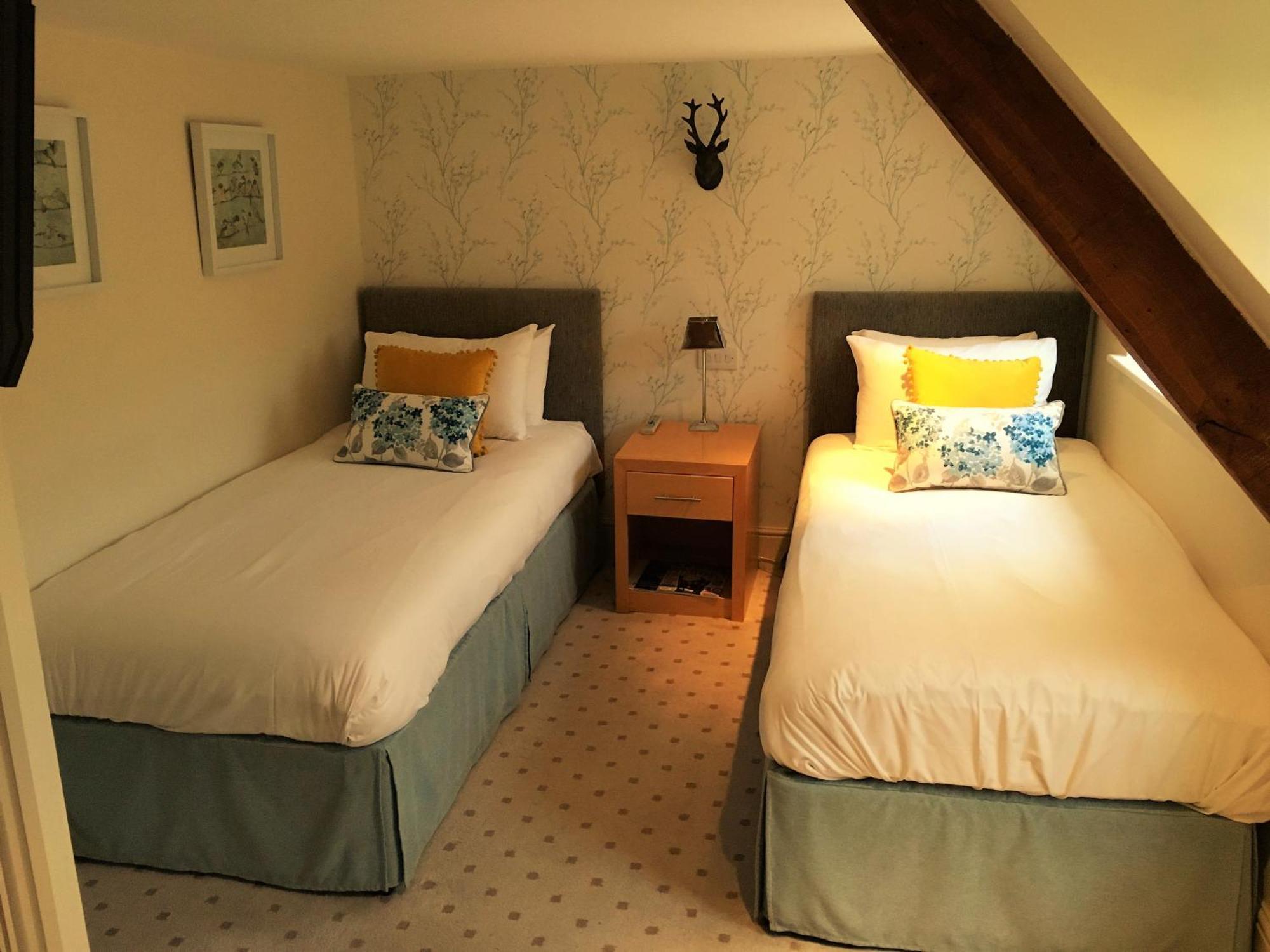 Zweibettzimmer mit eigenem Bad