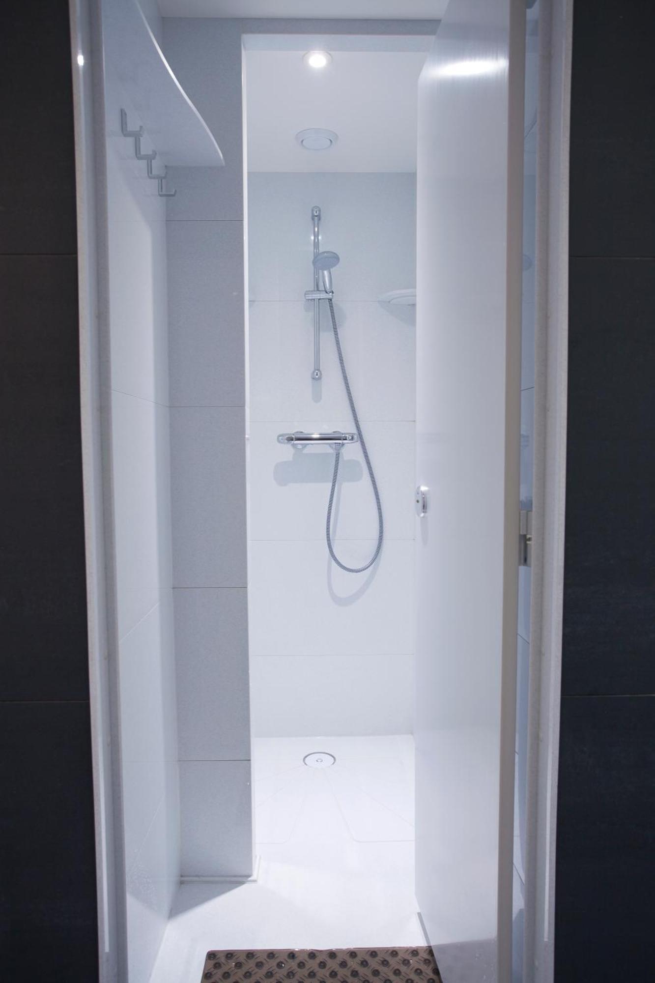 Habitación compartida privada de 6 camas