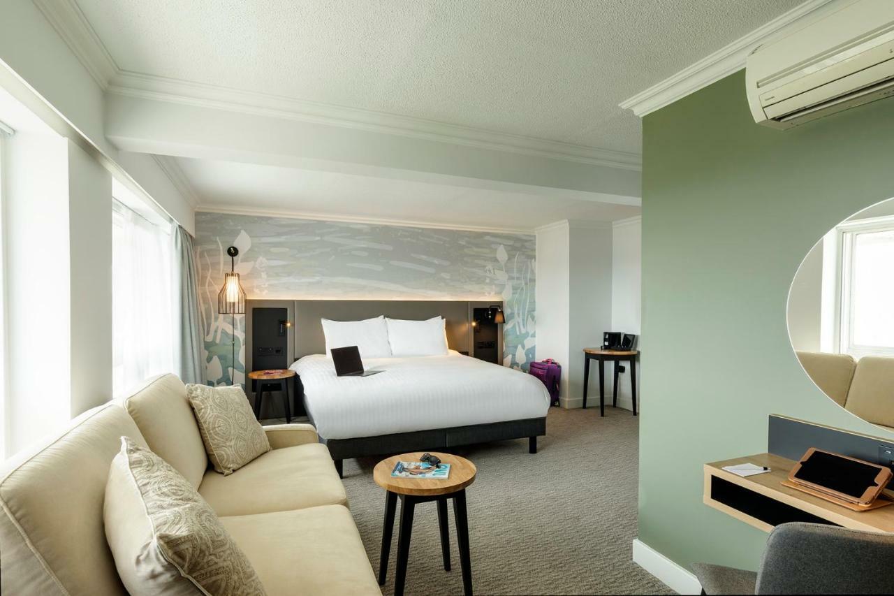 Superior King Suite with One Sofa Bed and Panoramic City View