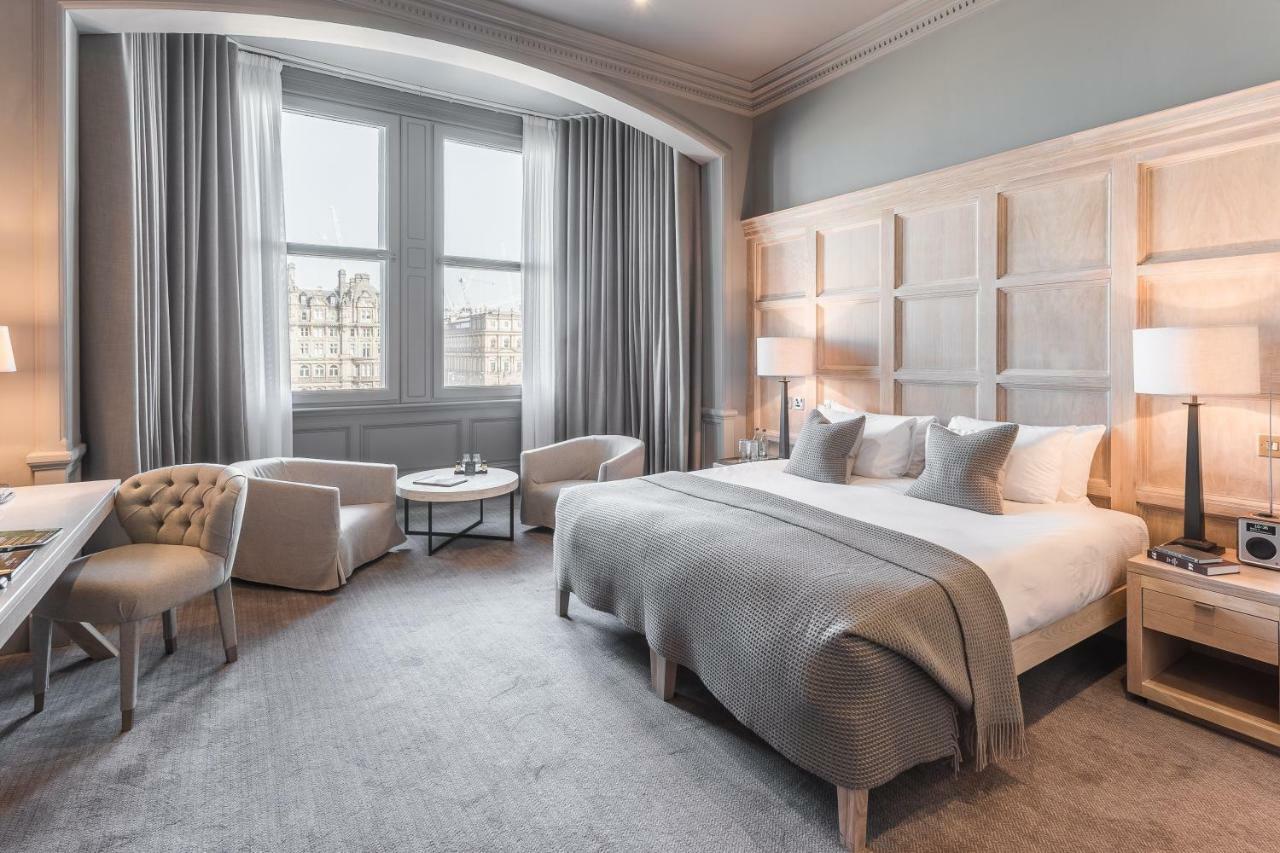 Quarto Director com cama de casal ou 2 de solteiro e vista da cidade