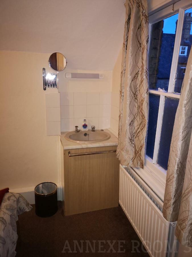 Single Annexe Room with Shared Bathroom