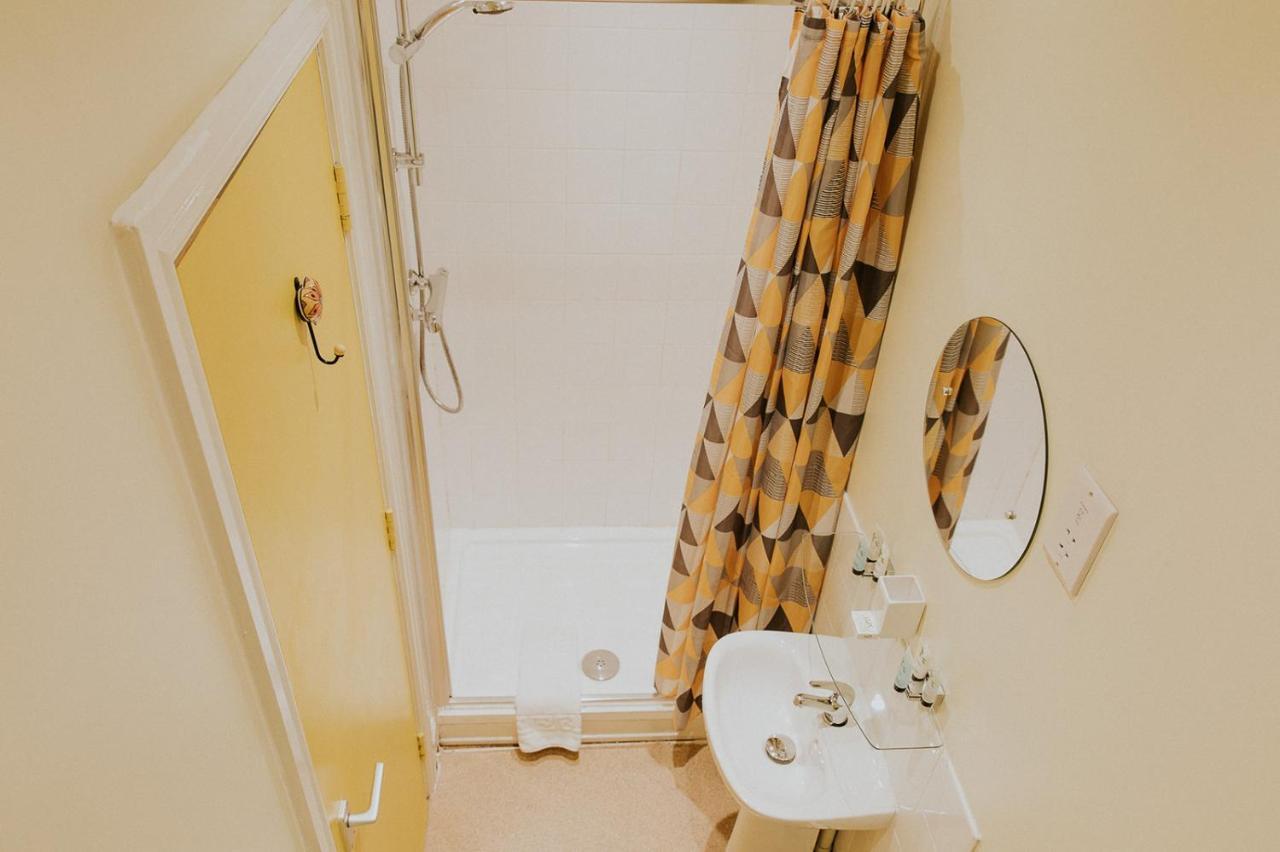 Small Double Ensuite (shower only)