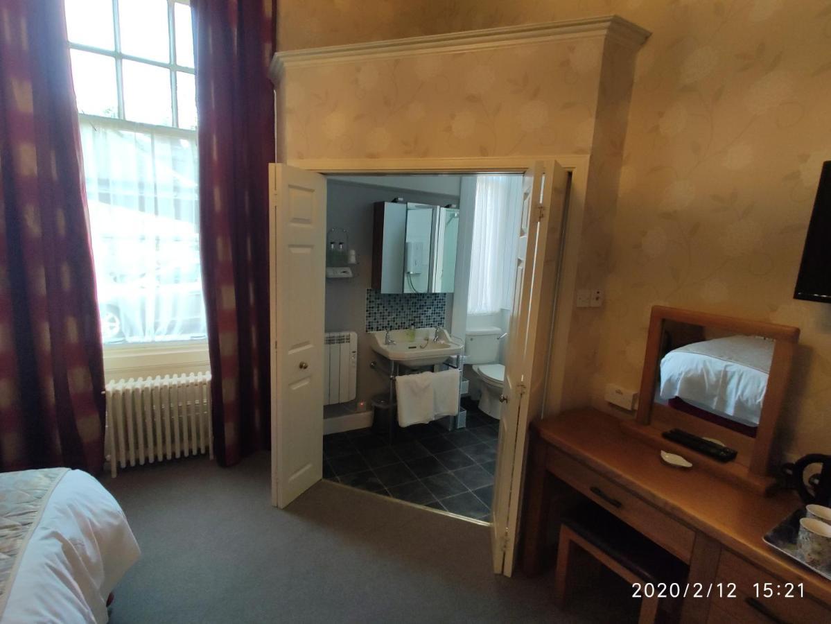 Twin Room with En-Suite
