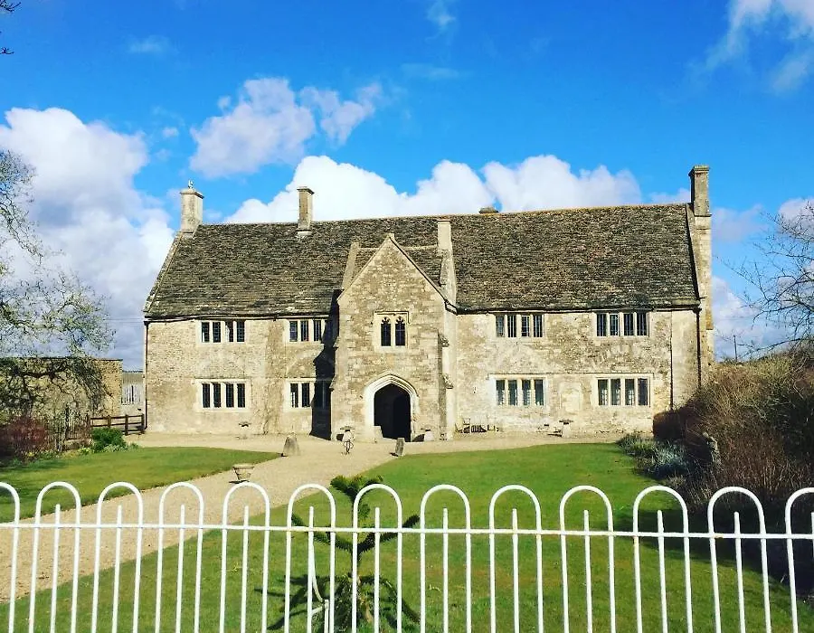 Seymours Court-1