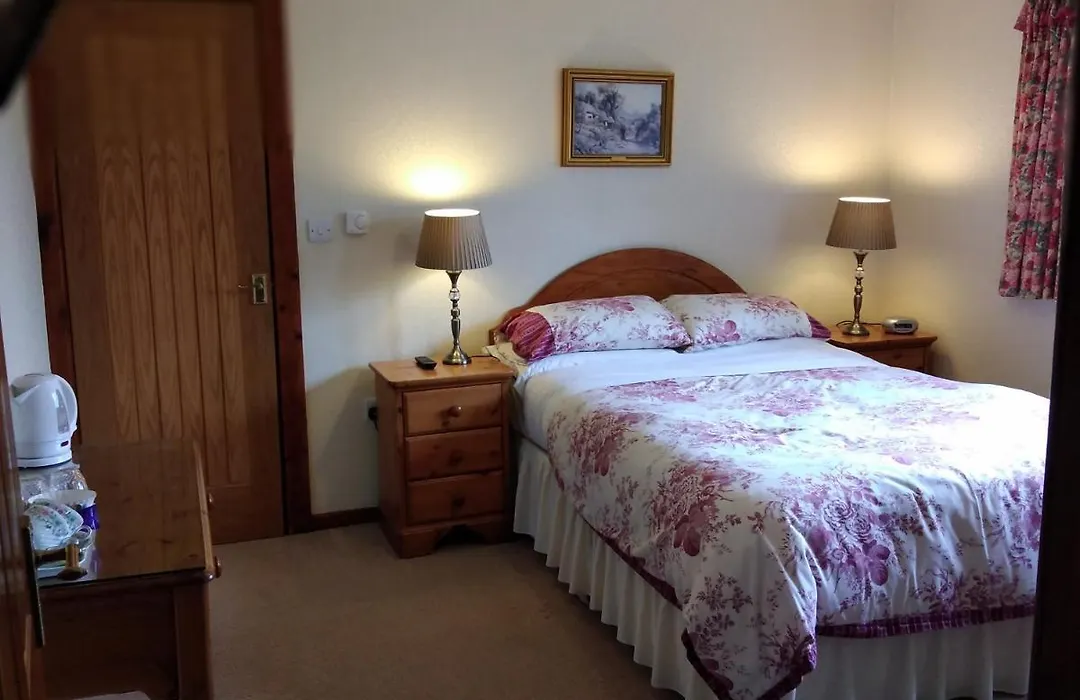 Alltyfyrddin Farm Guest House At The Merlin'S Hill Centre-1