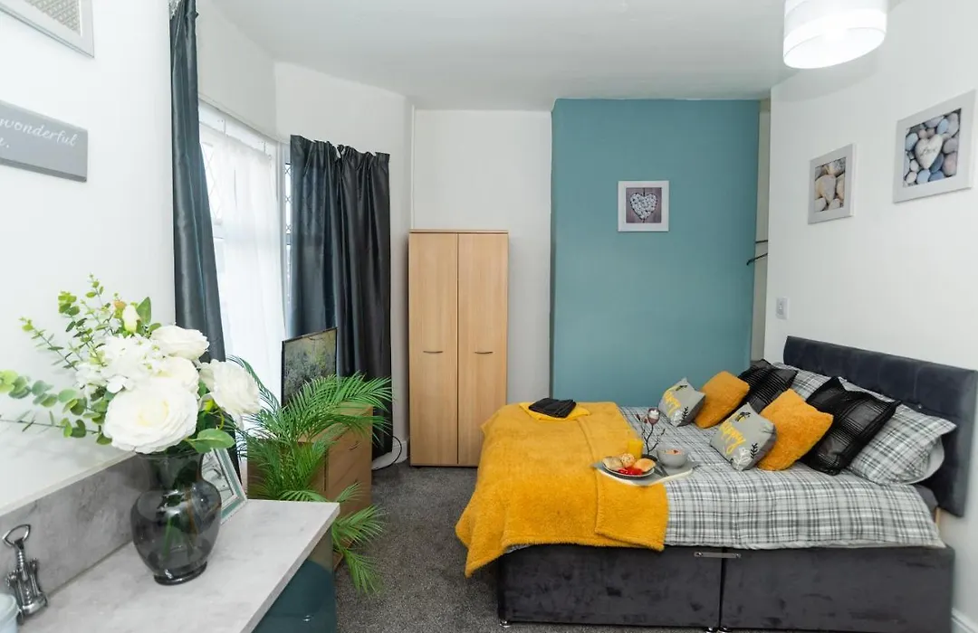 Bentley House With En-Suites-1