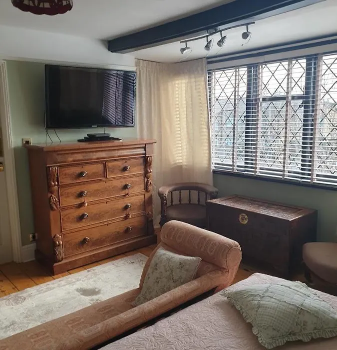 Harry'S Bed And Breakfast-1
