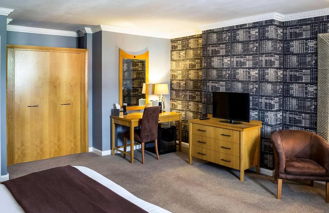 Barons Court Hotel Walsall-1