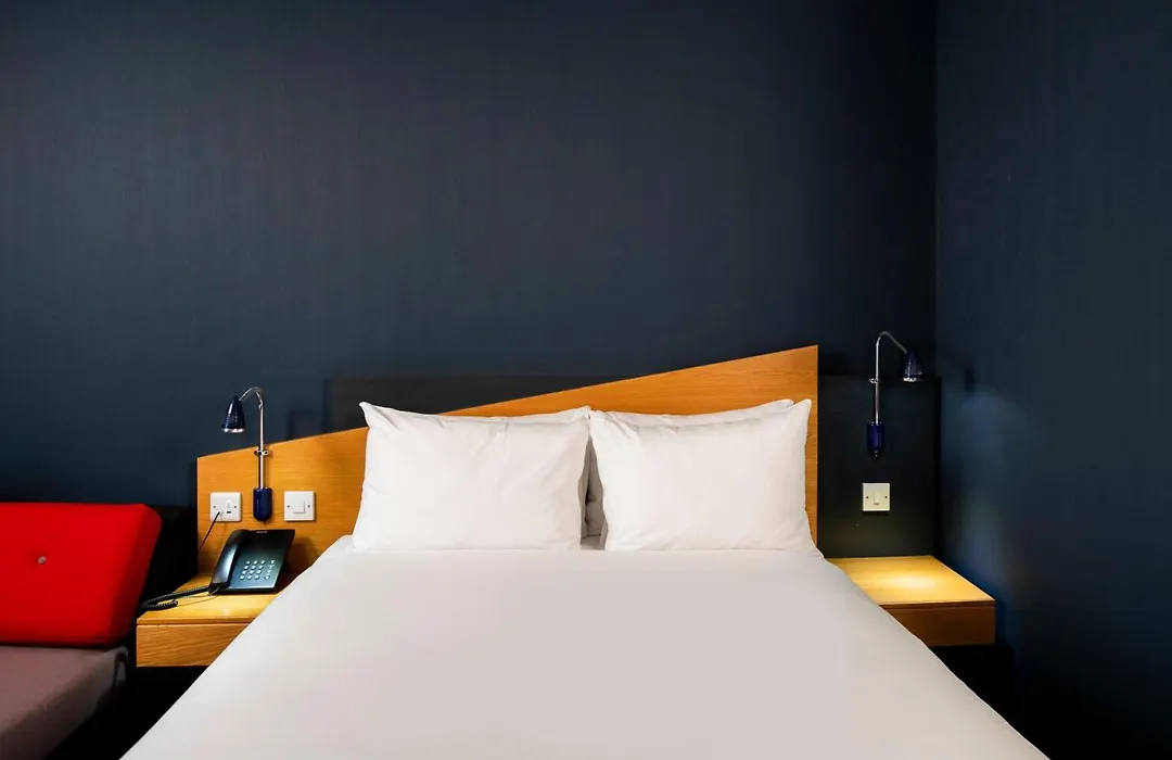 Holiday Inn Express Swindon West By Ihg-1