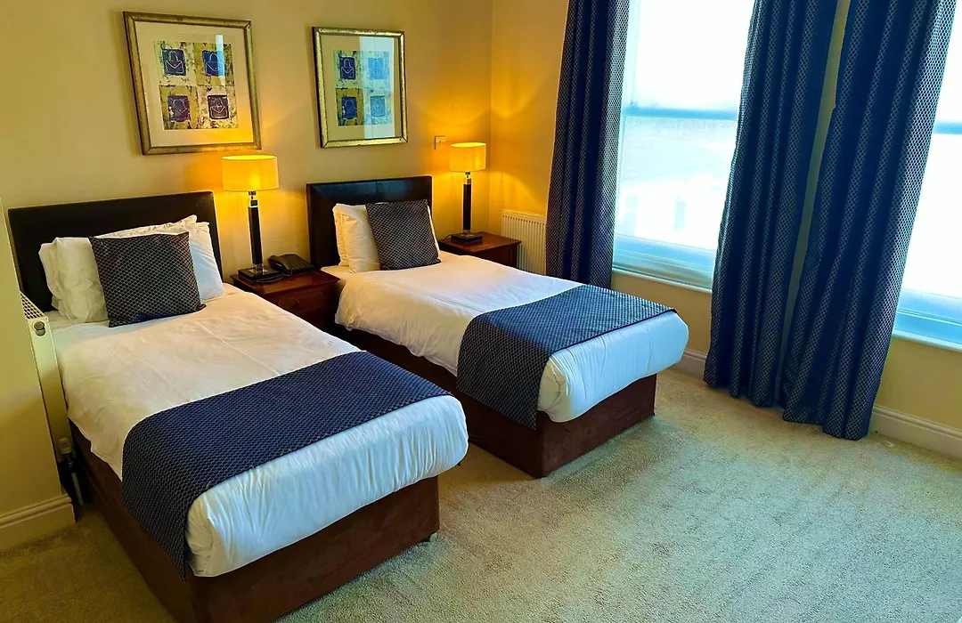 Prom Hotel-1
