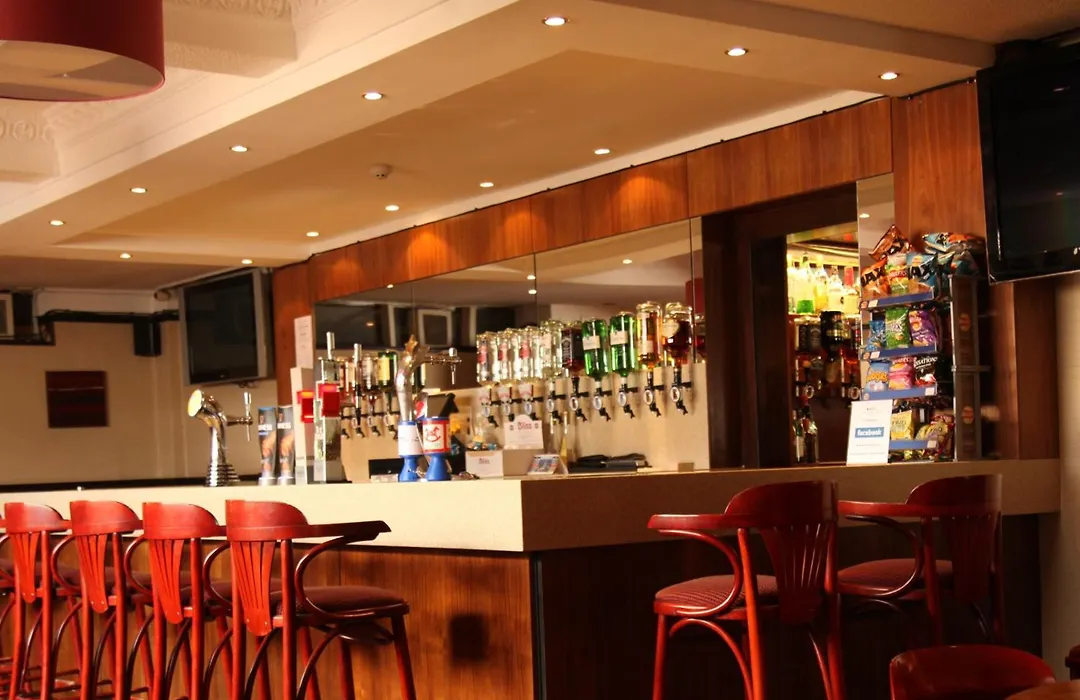 Abbotsford Hotel-1